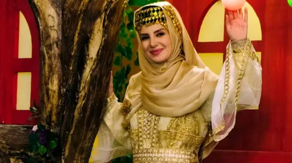 استایل جدید ملیکا زارعی غوغا کرد /  ملیکا زارعی با این لباس شبیه عروس ها شد !