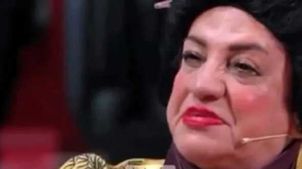 فیلم / چالش خنده دار ناهید مسلمی و دخترش شیدا خلیق با علیرضا استادی در شفرونی/ دختر کو ندارد نشان از مادر ...