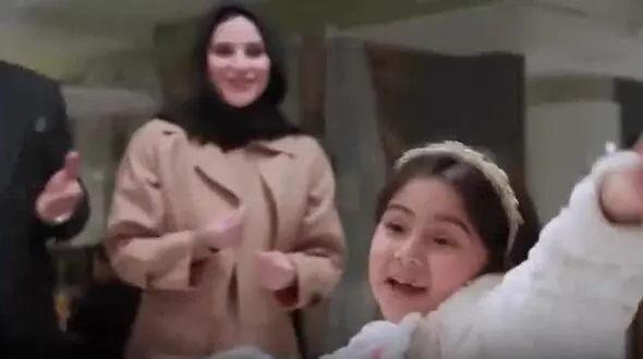 فیلم / رقص لیلا فروهر در سلطان قلب ها تکرار شد این بار در فیلم مفت بر  +سکانس فوق جذاب از رقص دخترکوچولوی سینما با ترانه توی دنیا هرکسی به شکلی نونی درمیاره"/ سحر دولت‌شاهی چه کیفی میکنه!