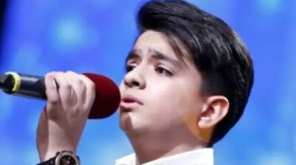 خوانندگی احساسی نوجوان با استعداد ایرانی با آهنگ بابک جهانبخش/ رفت تو نگاش حسی نداشت+ویدیو