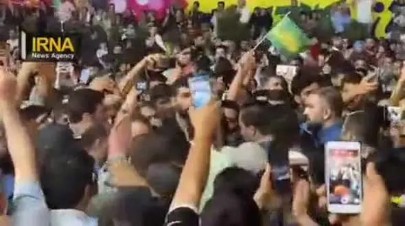 استقبال پرشور مردم از مهمان ویژه در مهمانی 10 کیلومتری