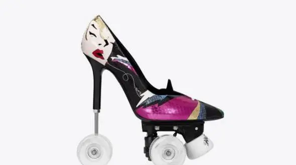 پوشیدن این کفش پاشنه بلند نشانه جسارت و جرات برخی زنان+عکس