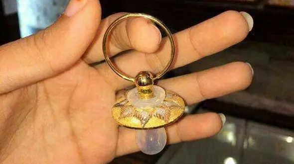 پستانک طلای 25 میلیون تومانی در بازار تهران را ببینید+عکس