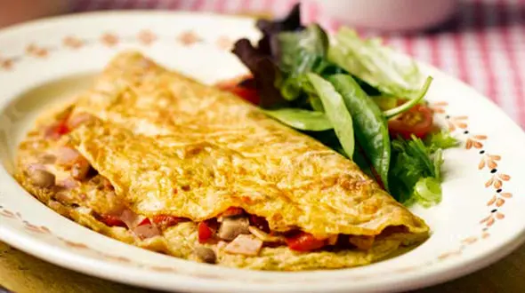 صبحانه املت فرانسوی با بیکن مرغ بخورید!