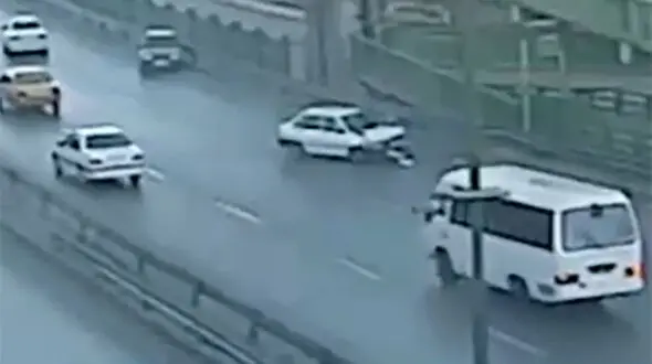 فیلم لحظه تصادف بزرگ در اتوبان اصفهان 