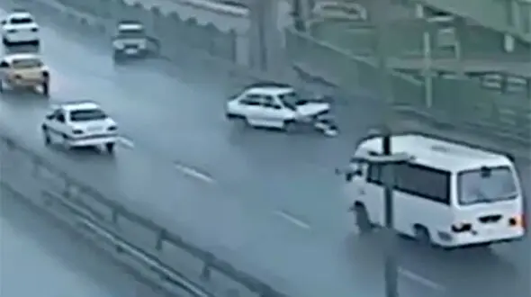 فیلم لحظه تصادف بزرگ در اتوبان اصفهان 