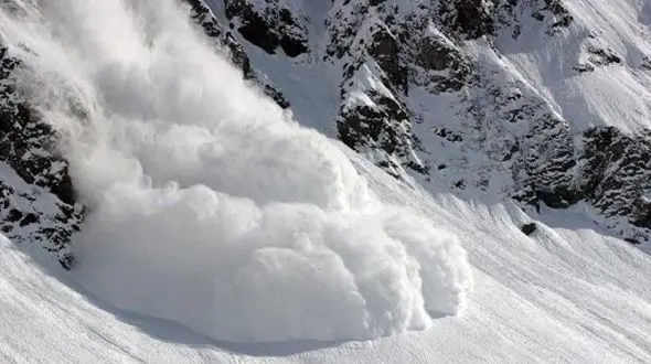 محبوس شدن 5 ایرانی در روستای کروان  / بهمن ریزش کرد 