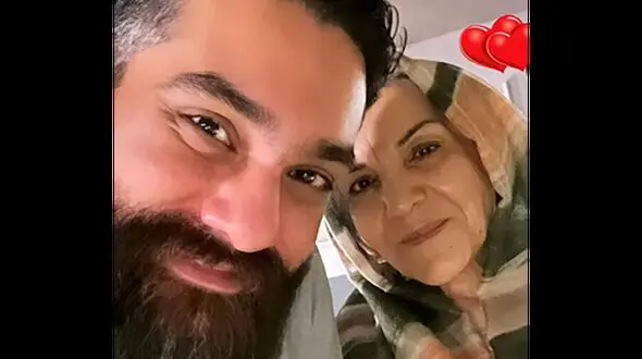 فیلم خوانندگی ویژه روزمادری علی زندوکیلی ! / دلتان پر می کشد برای مادرتان !