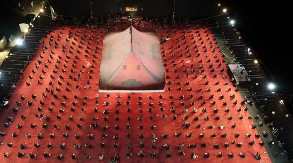 نمایی فوق العاده از رعایت دقیق پروتکل های بهداشتی در یک هیات عزاداری + عکس