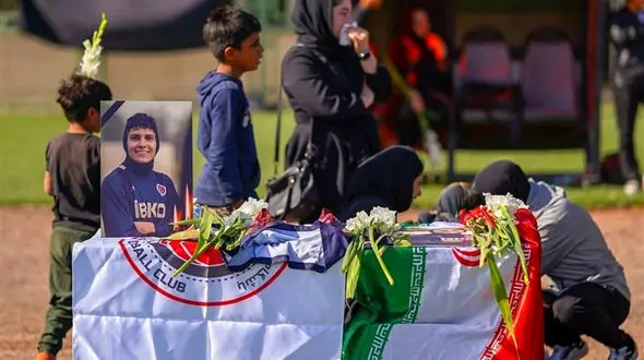 فیلم تلخ از تشییع پیکر ملیکا محمدی بازیکن تیم ملی فوتبال بانوان ایران در استادیوم آزادی