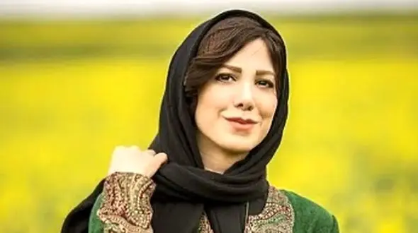 فیلم/ شعرخوانی باران نیکراه با صدایی غمبار در حضور علی ضیا: خشمگین نیستم که تا به امروز نرسیدم به آرزوهایم