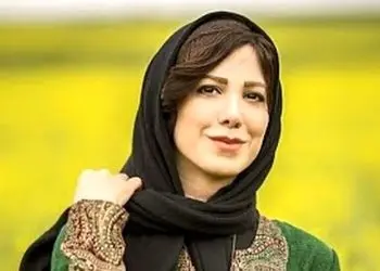 فیلم/ شعرخوانی باران نیکراه با صدایی غمبار در حضور علی ضیا: خشمگین نیستم که تا به امروز نرسیدم به آرزوهایم