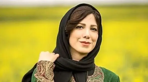 فیلم/ شعرخوانی باران نیکراه با صدایی غمبار در حضور علی ضیا: خشمگین نیستم که تا به امروز نرسیدم به آرزوهایم