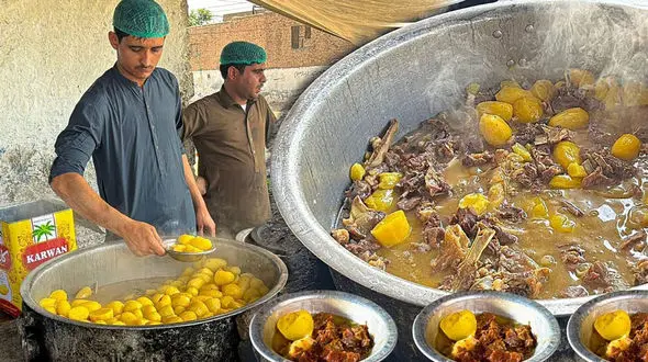 غذای خیابانی جذاب پاکستان؛ هنر پخت بیف و گوشت نمکین در پیشاور + فیلم