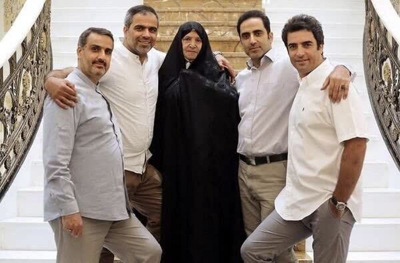 مادر منوچهر هادی