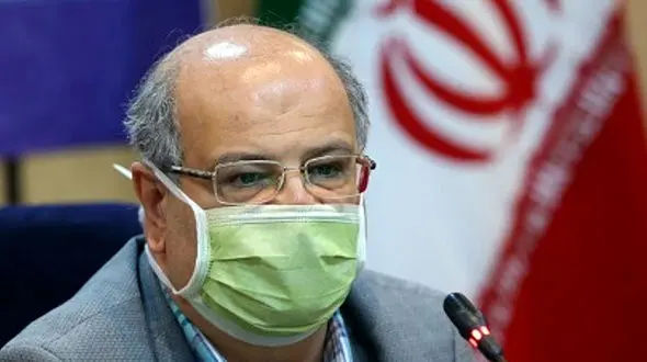 زالی : علت ازدحام در مراکز واکسیناسیون مراجعه بدون نوبت است / مردم را مقصر دانست+ فیلم