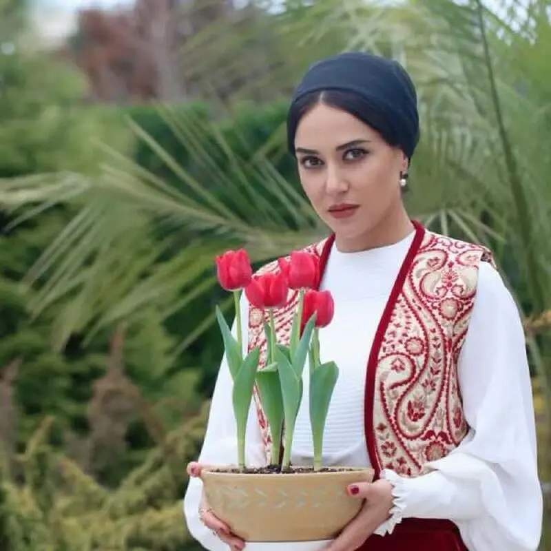 خواهر پریناز ایزدیار