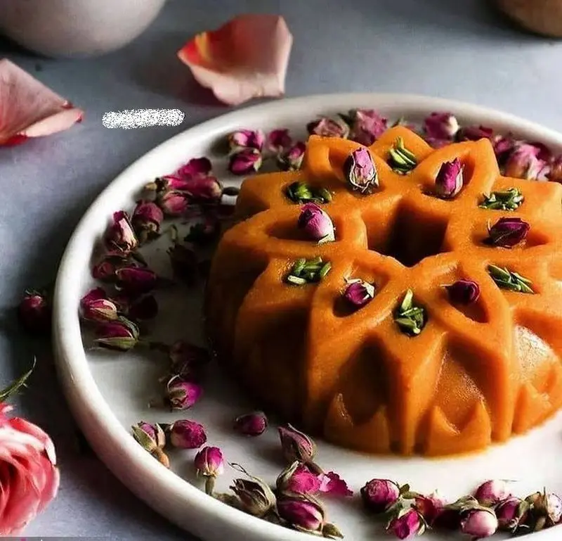 تزیین حلوا مجلسی با پودر نارگیل