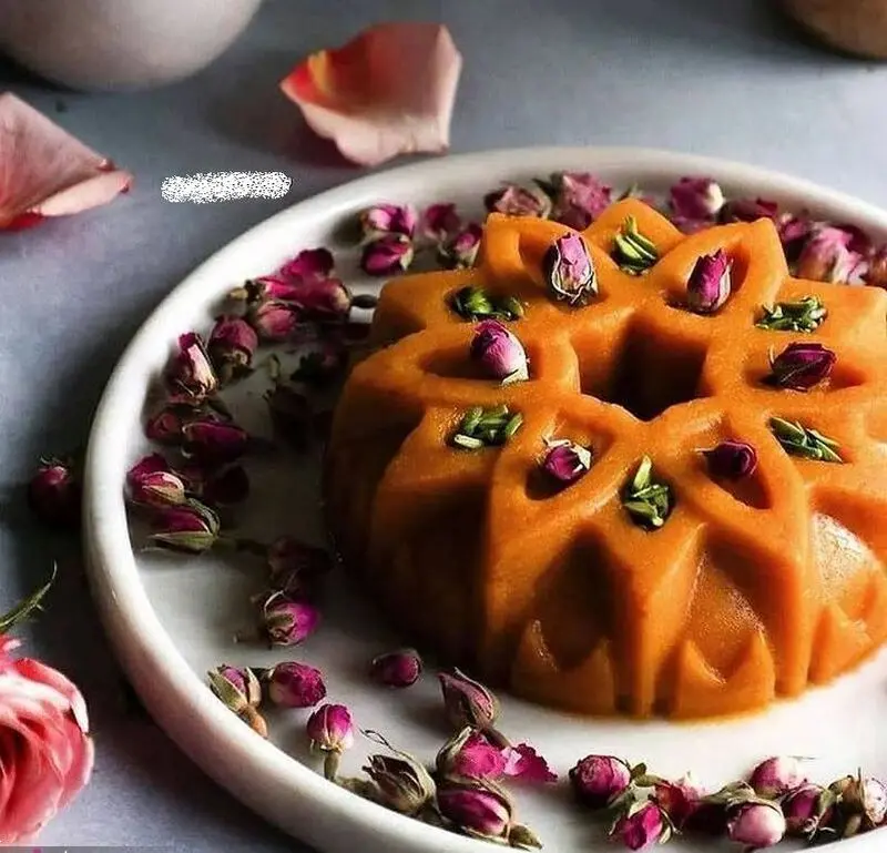 تزیین حلوا مجلسی با پودر نارگیل