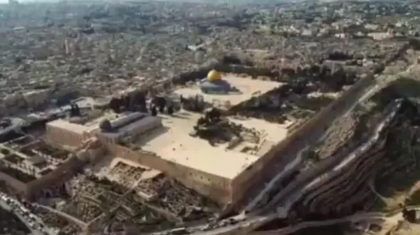 اقدام جالب خلبان اردنی در حمایت از قدس + فیلم