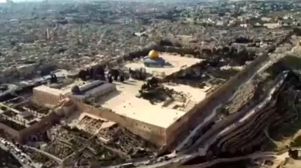 اقدام جالب خلبان اردنی در حمایت از قدس + فیلم