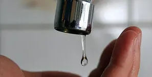 شهروندان: در قلعه حسن خان ۷ روز است آب نداریم / پدر دو کودک مبتلا به سندرم داون: هفت روز است آب نداریم
