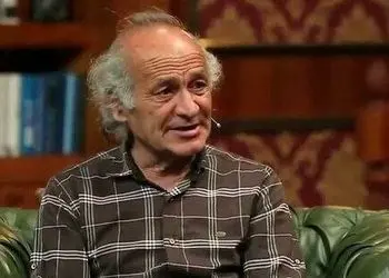 فیلم/ زیباترین شعر خوانی عمو حاتم کتاب‌باز، صدایی که قلب را به لرزه می‌اندازد / کامرانان همه در فکر هوس رانی خود...ما خرابیم هنوز از غم ویرانی خود