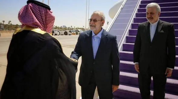 لاریجانی وارد ریاض شد؛ دیدار با وزیر دفاع عربستان در دستور کار است + فیلم
