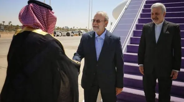 لاریجانی وارد ریاض شد؛ دیدار با وزیر دفاع عربستان در دستور کار است + فیلم