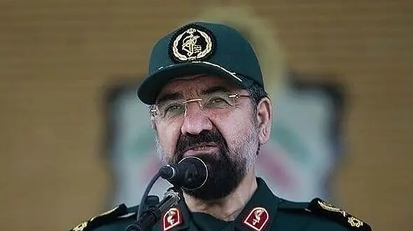 محسن رضایی: سرباز باشیم نه سربار