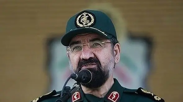 محسن رضایی: سرباز باشیم نه سربار