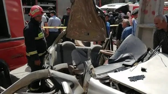 فیلم نجات جان راننده سمند توسط آتش نشانان کرمانشاهی