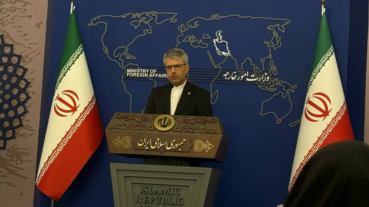طعنه بقایی به آمریکا درباره اصلاح نقشه جهان: چون اندازه گرینلند کوچک‌تر می‌شود رأی منفی داد!