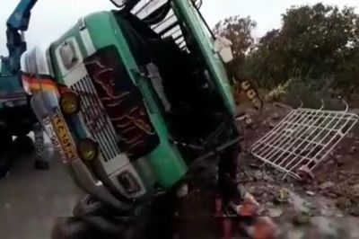 واژگونی مینی‌بوس در جاده مهاباد به میاندوآب 20 مصدوم برجای گذاشت