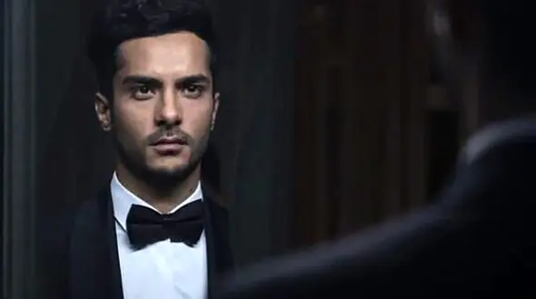 نگاهی به مراسم عروسی شبانگاهی ساعد سهیلی و همسر فرانسوی‌اش در تهران؛ از آماده شدن داماد توسط ساقدوش ها تا ثبت قاب یادگاری با مهمانان+ عکس