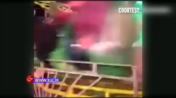 فیلم لحظه وحشتناک سقوط ترن هوایی در شهربازی
