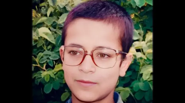 این کودک بازیگر سرشناس پایتخت است !  / محاله او را بشناسید ! / شوکه می شوید !