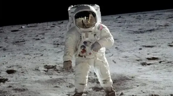 آیا سفر به ماه حقیقت دارد؟ واقعیت یا توطئه ناسا؟