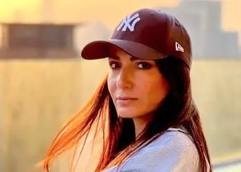 استایل یلدایی سمیرا حسن پور در پشت صحنه یک تئاتر! / برای شب یلدا از این خانم بازیگر الهام بگیرید!