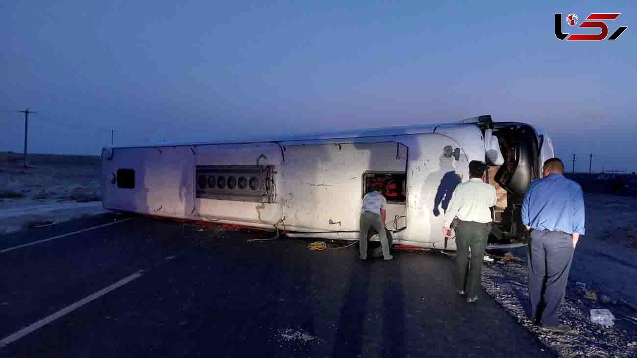واژگونی هولناک اتوبوس مسافربری در جاده شیراز / بامداد سه شنبه رخ داد