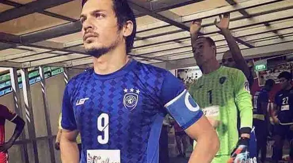 بهادران: به سیدجلال گفتم پایم را بشکن ولی لباست را بده