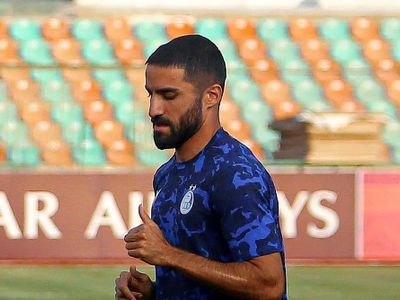 مهرداد محمدی از کدام مدافع استقلال که پرسپولیسی شد حرف زد؟