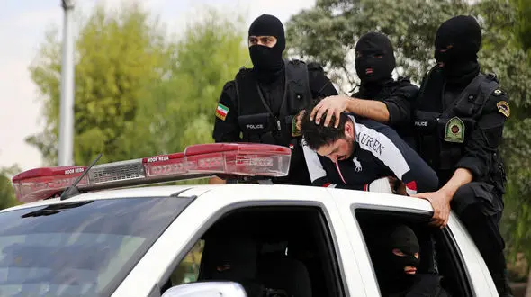 بازداشت شرور مسلح نیسان آبی در آمل / سوار بر خودرو با شلیک هایش همه را فراری می داد