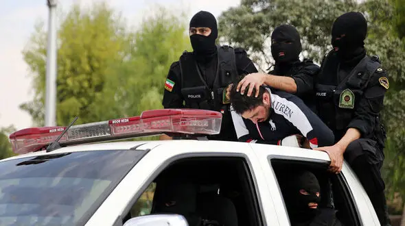 بازداشت شرور مسلح نیسان آبی در آمل / سوار بر خودرو با شلیک هایش همه را فراری می داد