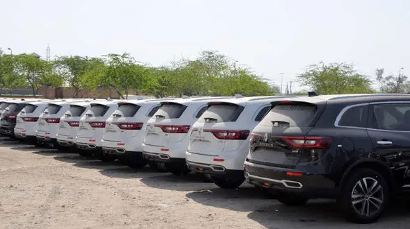 نگهداری خودروهای صفر در پارکینگ احتکار است 