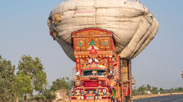 از انحراف کامیون تا واژگونی کشتی