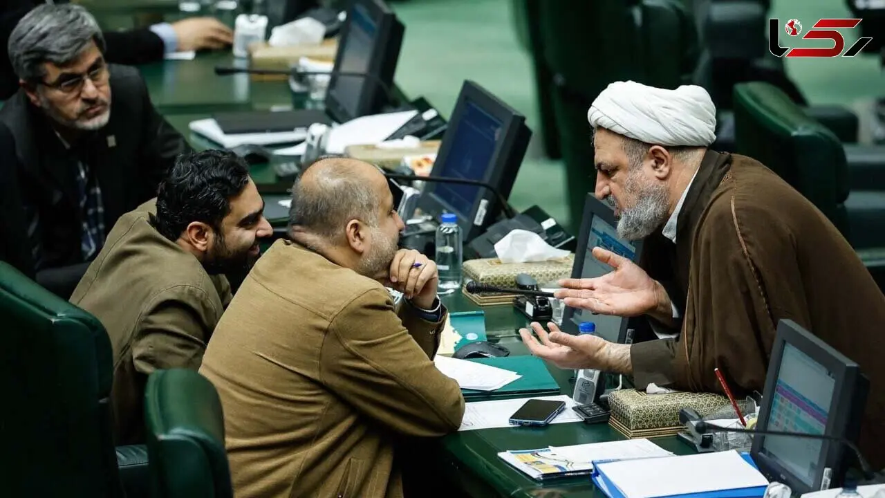 مسئولین هنوز خطرات یک اقلیت تندرو را درک نکرده اند/ استفاده از ابزارهای جبری علیه زنان و جوانان و دانشگاهیان شایسته نیست 