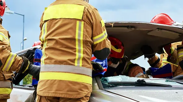 از فاجعه در ماشین عروس تا نجات معجزه آسا پسر جوان 