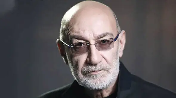 دانلود آواز باشکوه رفتی و خاطره های تو نشسته تو خیالم بی تو من اسیر دست آرزوهای محالم از سیاوش قمیشی