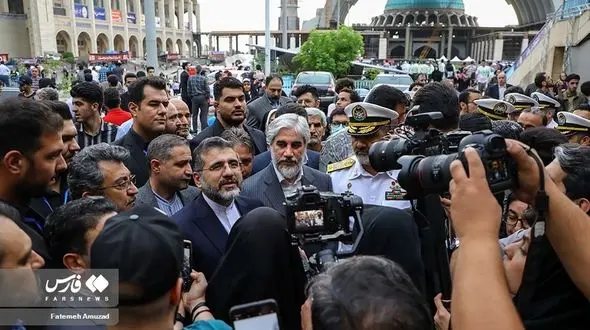 اولین کتاب نمایشگاه 6 صبح امروز فروش رفت / طوفان تهران برنامه افتتاحیه را به هم ریخت / عذرخواهی وزیر ارشاد از میهمانان نمایشگاه